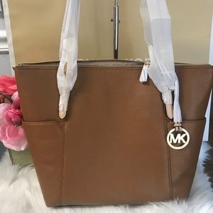 MiCHEAL KORS JET SET ITEM TOTE (luggage color)